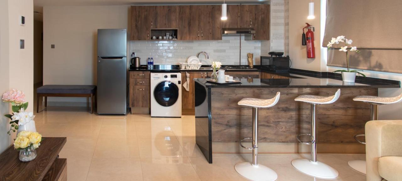 Viola Hotel Apartments Sharjah Ngoại thất bức ảnh
